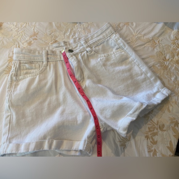 NWOT“JEANS” Sz-L Juniors/58 China- Cute Off White Jean Shorts-Soft Movable Cloth - Picture 5 of 15